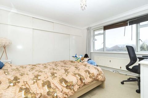 2 bedroom flat for sale, Queens Walk, London W5