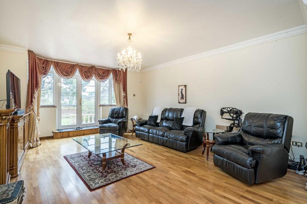Beaufort Road, London W5 5 bed house to rent £4,996 pcm (£1,153 pw)