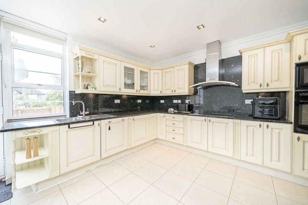 Beaufort Road, London W5 5 bed house to rent £4,996 pcm (£1,153 pw)
