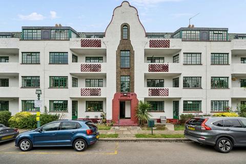 3 bedroom flat for sale, Ealing Village, London W5