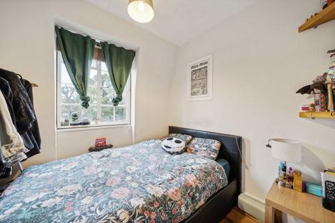 3 bedroom flat for sale, Ealing Village, London W5