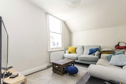 3 bedroom flat to rent, Denbigh Road, London W13