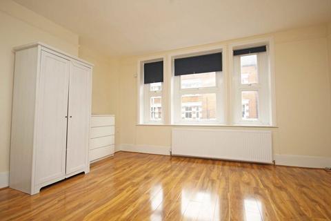 Studio to rent, Bond Street, London W5