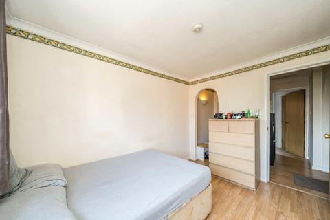 2 bedroom flat to rent, Wicket Road, Greenford UB6