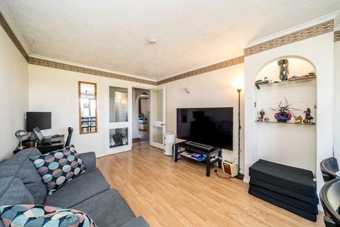 2 bedroom flat to rent, Wicket Road, Greenford UB6