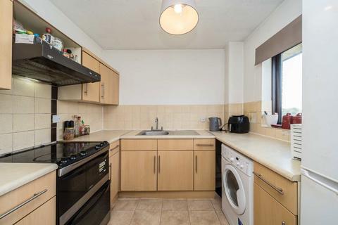 2 bedroom flat to rent, Wicket Road, Greenford UB6