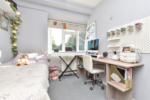 20 Cruden Road, Gravesend, DA12 4HD