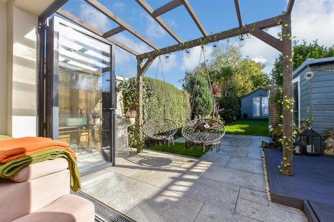 20 Cruden Road, Gravesend, DA12 4HD