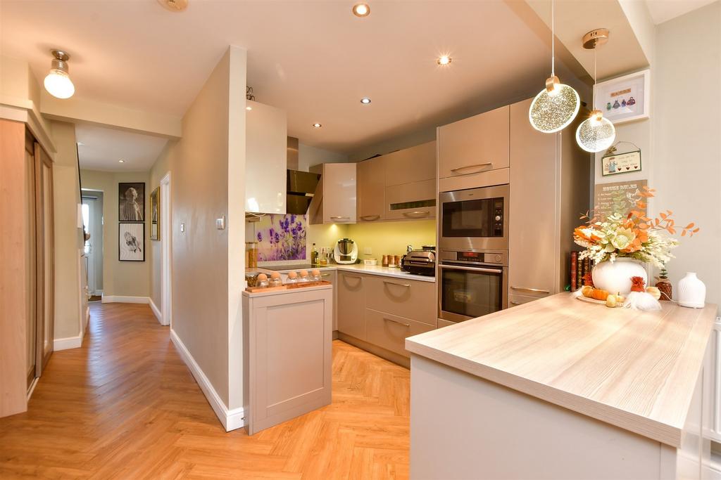 Kitchen/Breakfast Area