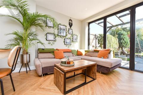 20 Cruden Road, Gravesend, DA12 4HD