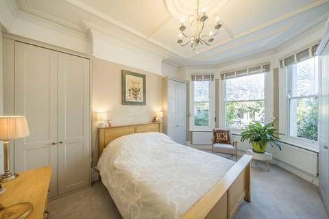 2 bedroom maisonette for sale, Lavington Road, London W13