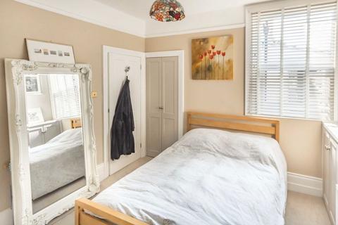 65 Lavington Road, London, W13 9LR