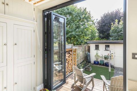 65 Lavington Road, London, W13 9LR