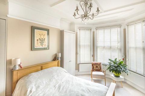 65 Lavington Road, London, W13 9LR