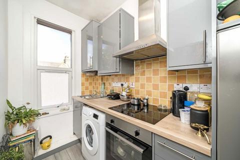 2 bedroom flat for sale, Chandos Avenue, London W5