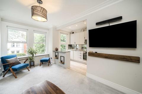 3 bedroom flat for sale, Midhurst Road, London W13