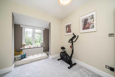 3 bedroom flat for sale, Midhurst Road, London W13