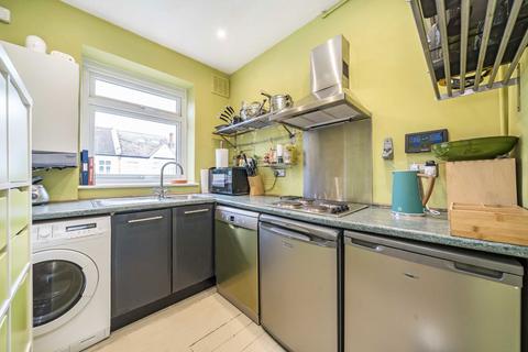 2 bedroom flat for sale, Camborne Avenue, London W13