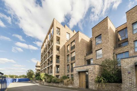 2 bedroom flat for sale, Paddlers Avenue, Brentford TW8