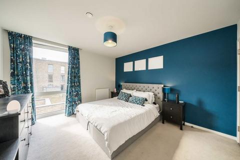 2 bedroom flat for sale, Paddlers Avenue, Brentford TW8