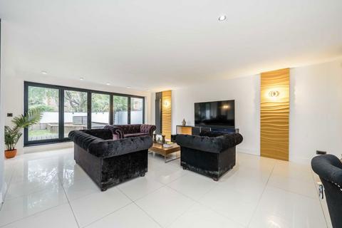 5 bedroom house for sale, Draper Close, Isleworth TW7