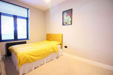 1 bedroom flat for sale, Darwin Road, London W5