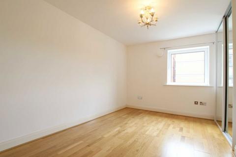 2 bedroom flat to rent, Holland Gardens, Brentford TW8