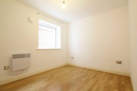 2 bedroom flat to rent, Holland Gardens, Brentford TW8