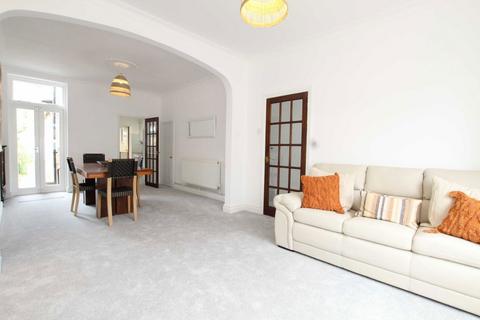 3 bedroom terraced house to rent, Whitestile Road, Brentford TW8