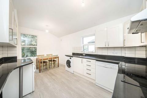 2 bedroom flat for sale, Whitestile Road, Brentford TW8