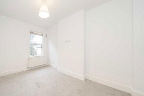 2 bedroom flat for sale, Whitestile Road, Brentford TW8