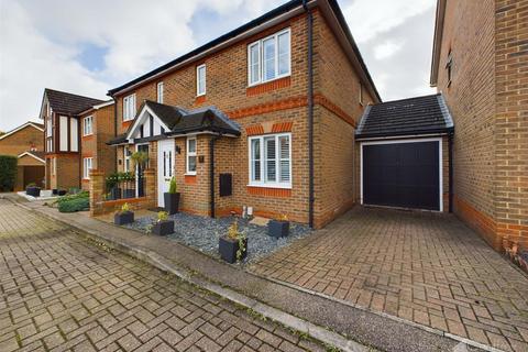 3 bedroom house for sale, Serpentine Close, Great Ashby, Stevenage SG1