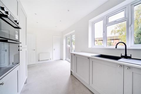 3 bedroom terraced house for sale, Meadfield, Edgware