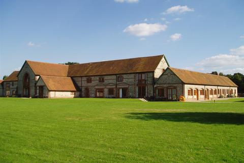 2 bedroom terraced house to rent, 9 Basing Barns