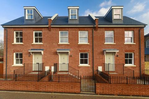 4 bedroom terraced house to rent, St John's Place, Canterbury CT1