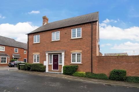 4 bedroom detached house for sale, Chamomile Way, Stotfold, Hitchin, SG5