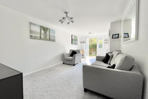 2 bedroom apartment for sale, Holroyd Road, Esher