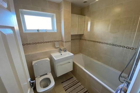 2 bedroom end of terrace house to rent, 173 Knightswood, Woking GU21