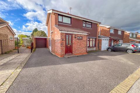 3 bedroom detached house for sale, Ullswater Avenue, St Nicolas Park