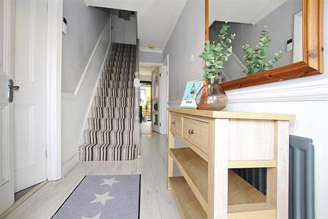 72 Holmsdale Grove, Bexleyheath, DA7 6NY