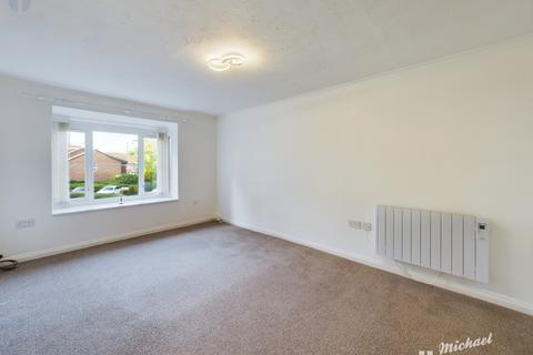 1 bedroom flat for sale, Churchill Court, Aylesbury, Buckinghamshire