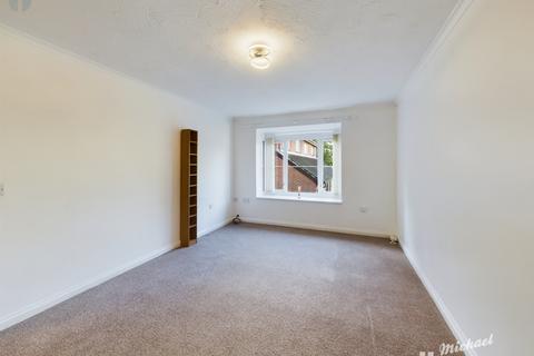 1 bedroom flat for sale, Churchill Court, Aylesbury, Buckinghamshire