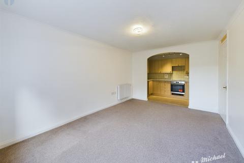 1 bedroom flat for sale, Churchill Court, Aylesbury, Buckinghamshire