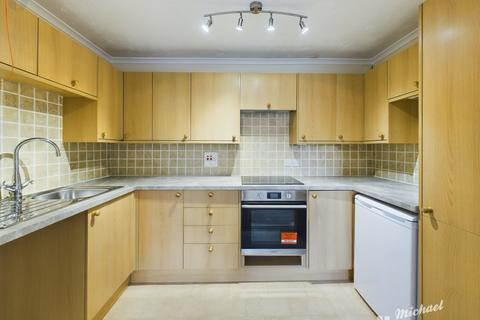 1 bedroom flat for sale, Churchill Court, Aylesbury, Buckinghamshire