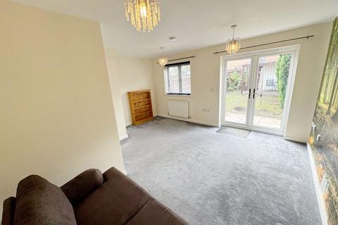 3 bedroom semi-detached house to rent, Sunningdale Estate, Grantham