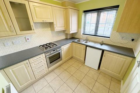 3 bedroom semi-detached house to rent, Sunningdale Estate, Grantham