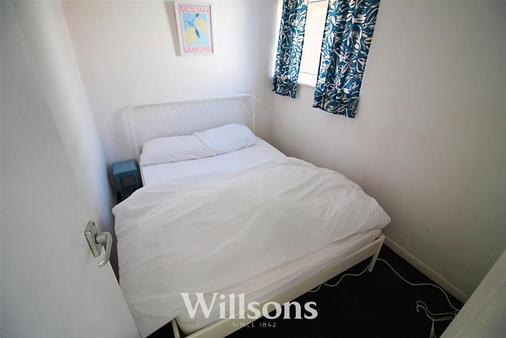 Bedroom 1.jpg
