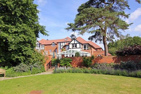 1 bedroom retirement property for sale, Limpsfield Road, Sanderstead, Surrey