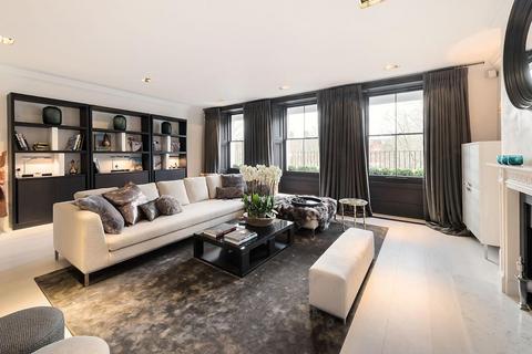 3 bedroom flat to rent, Cadogan Square, Knightsbridge, London, SW1X