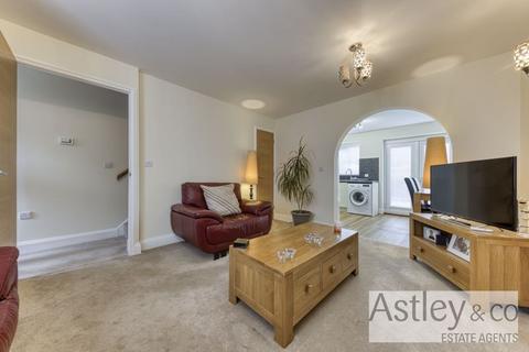 41 Bryony Way, Attleborough, NR17 1QL
